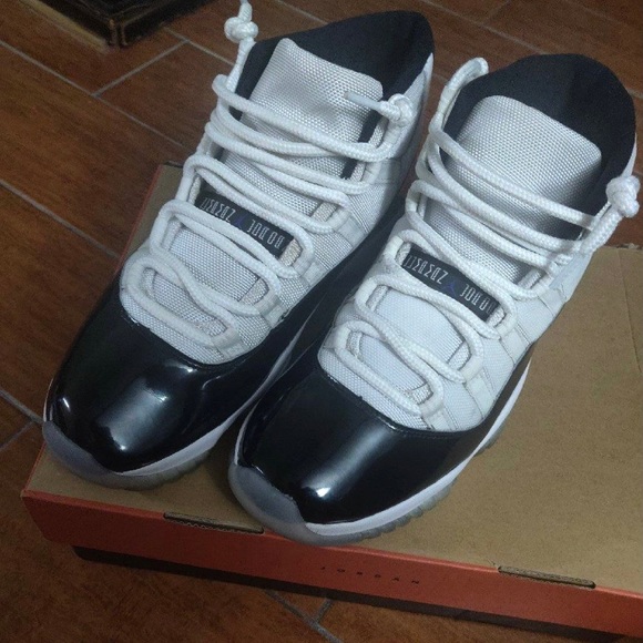Jordan 11 Concord Size 9.5 HMU - Picture 1 of 5